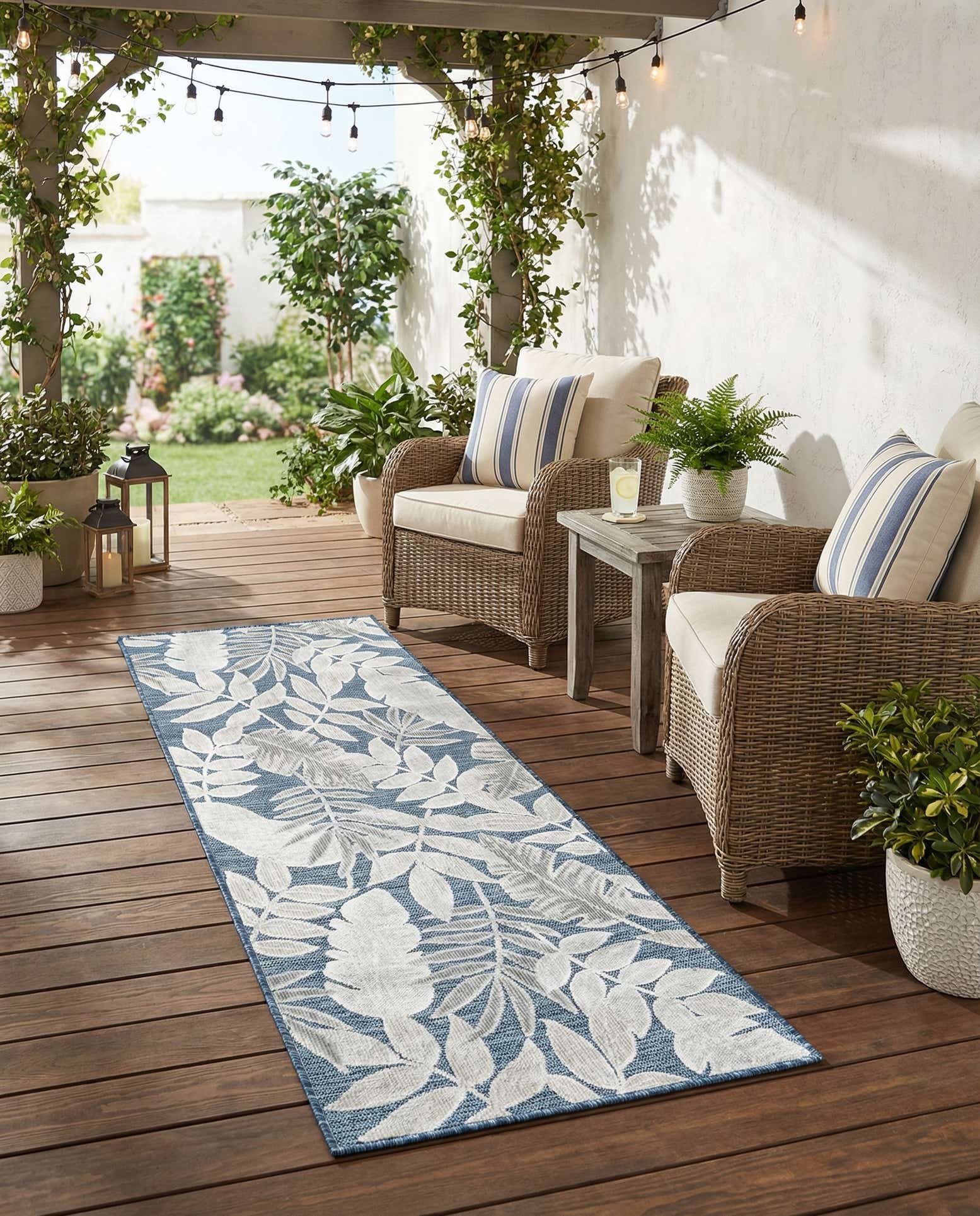 2' 2 x 6' Easy-Clean Botanical Indoor / Outdoor Runner Rug