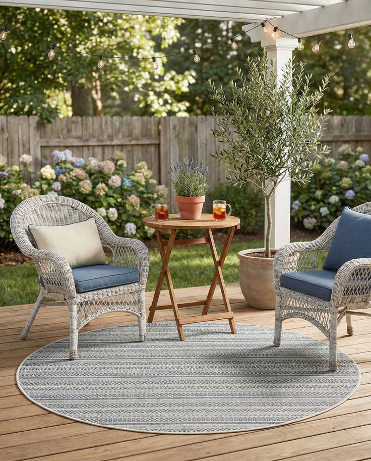 Detail image of 5' 3 x 5' 3 Easy-Clean Ribbon Indoor / Outdoor Round Rug