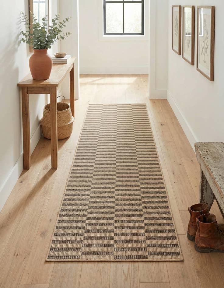 Detail image of 2' 9 x 8' Dunes Runner Rug