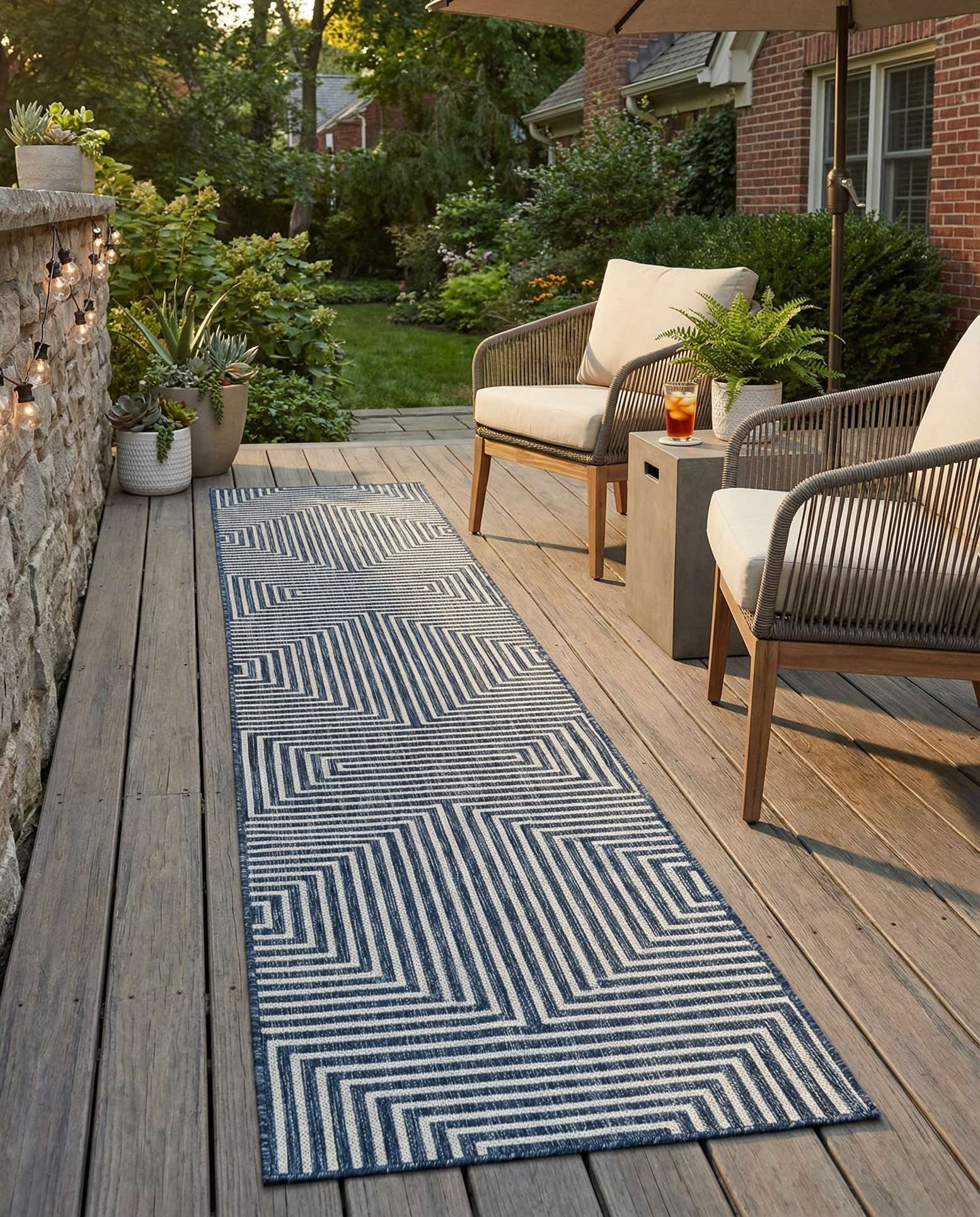 2' 7 x 12' Easy-Clean Modern Indoor / Outdoor Runner Rug