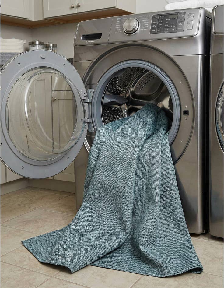 Detail image of  7' 10 x 10'  Washable Solid Indoor / Outdoor Rug