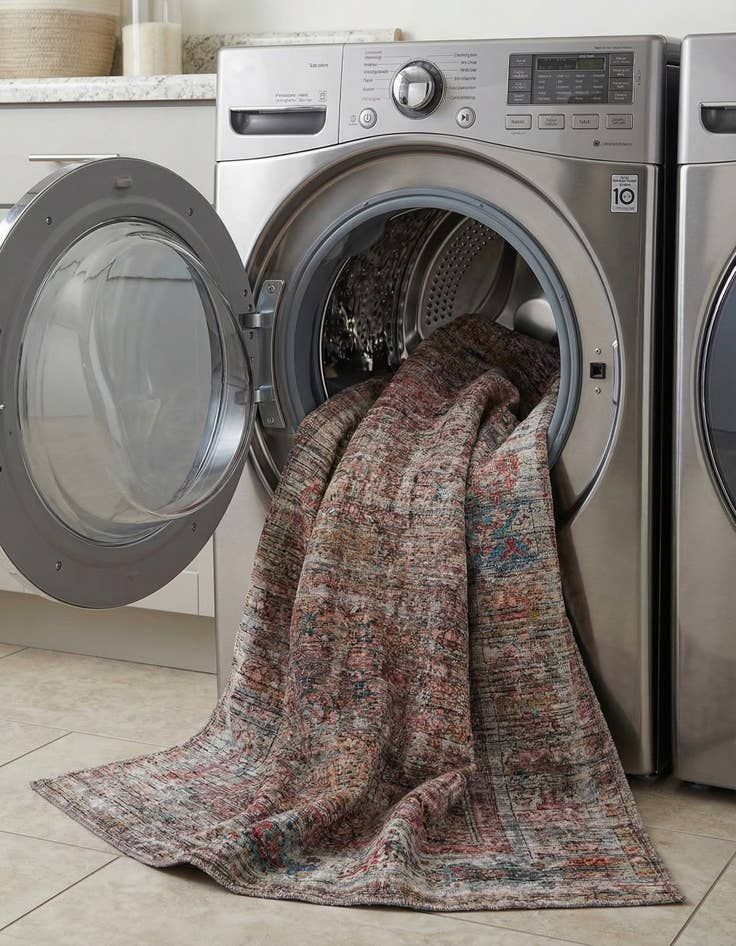 Detail image of 6' x 9'  Washable Nostalgia Rug