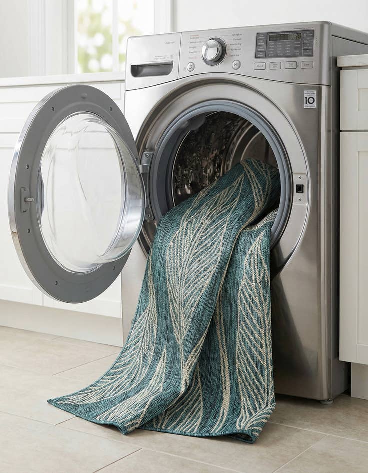 Detail image of  4' x 6'  Washable Botanical Indoor / Outdoor Rug