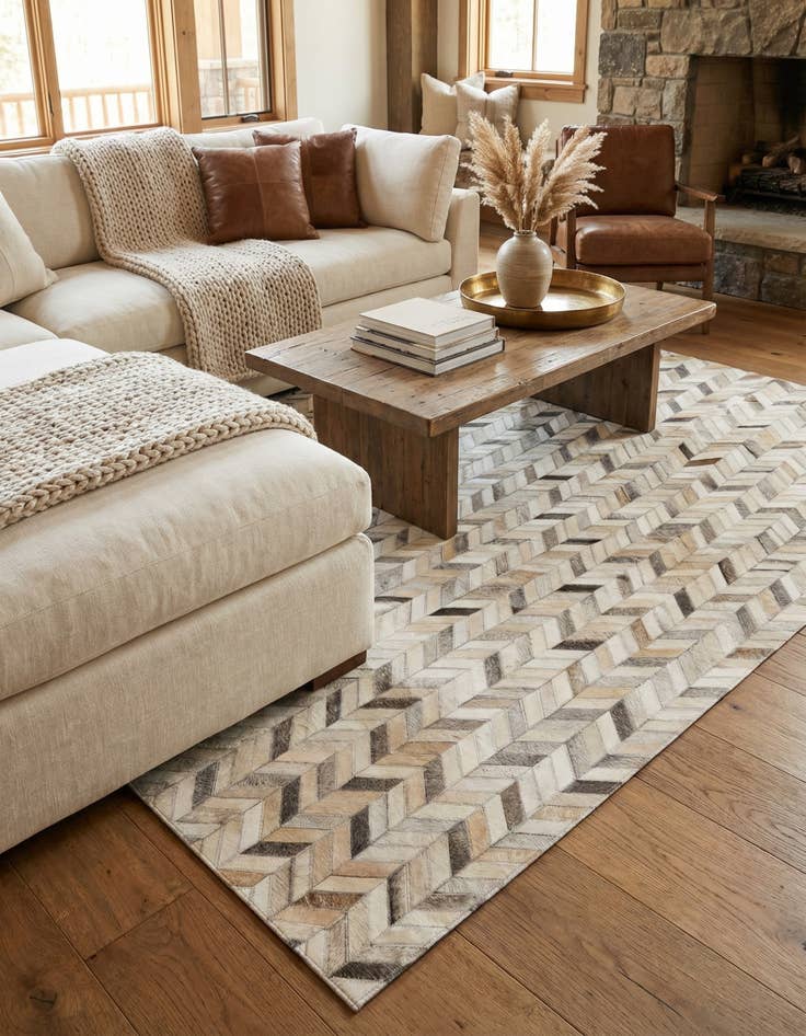 Detail image of 4' 7 x 6' 8 Cowhide Stocks Rug