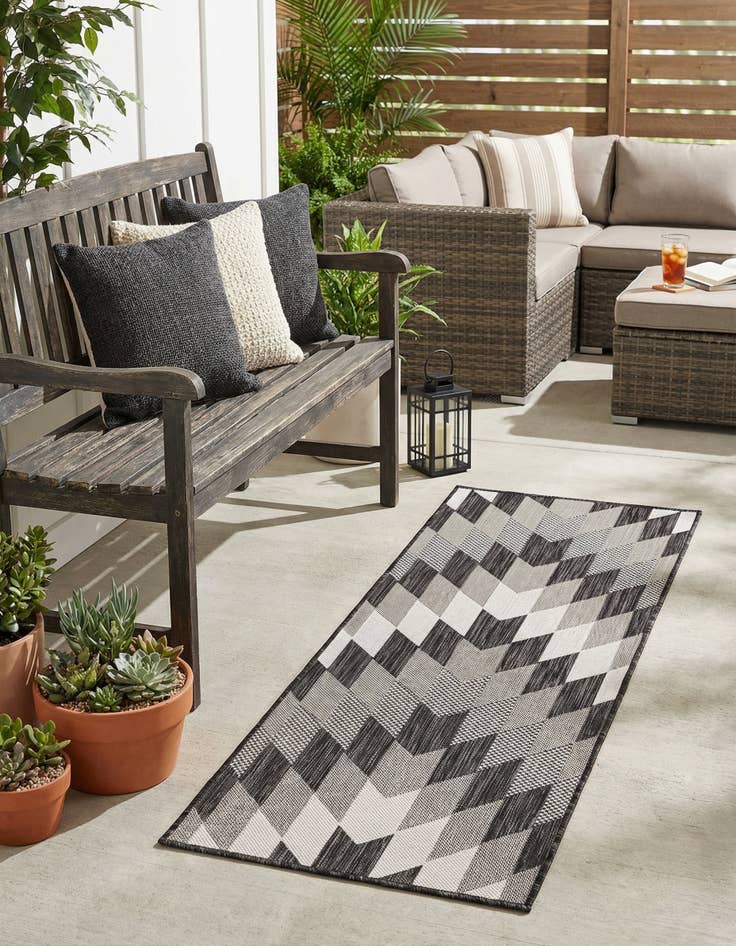 Detail image of 2' x 6'  Washable Modern Indoor / Outdoor Runner Rug