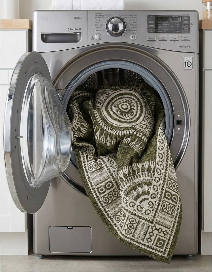 Detail image of  7' 10 x 7' 10  Washable Traditional Indoor / Outdoor Square Rug