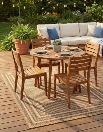 6' x 9' Easy-Clean Border Indoor / Outdoor Rug