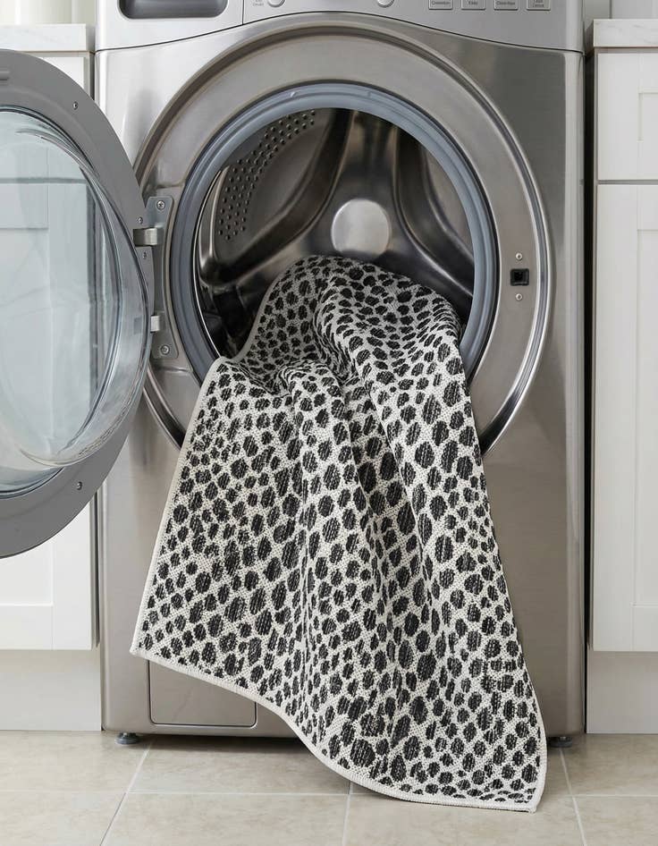 Detail image of 2' x 6'  Washable Jill Zarin Cape Town Indoor / Outdoor Runner Rug