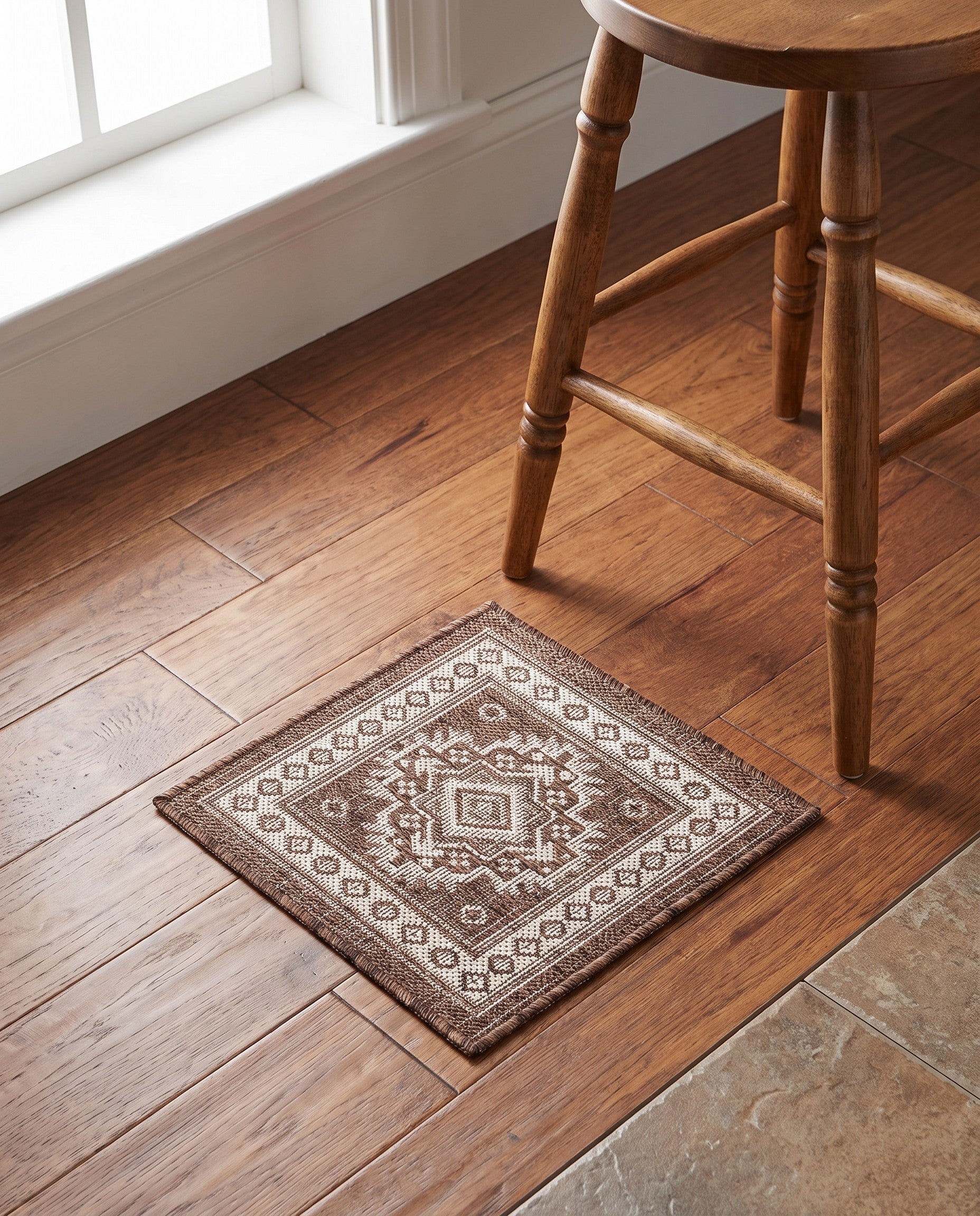 1' 4 x 1' 4 Easy-Clean Aztec Indoor / Outdoor Sample Rug