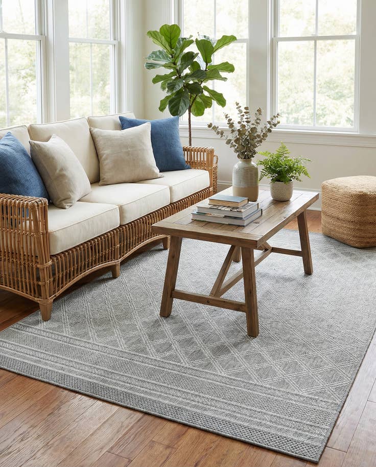 Detail image of 5' 1 x 8' Easy-Clean Trellis Indoor / Outdoor Rug