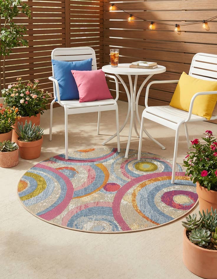 Detail image of 4' x 4'  Washable Modern Indoor / Outdoor Round Rug