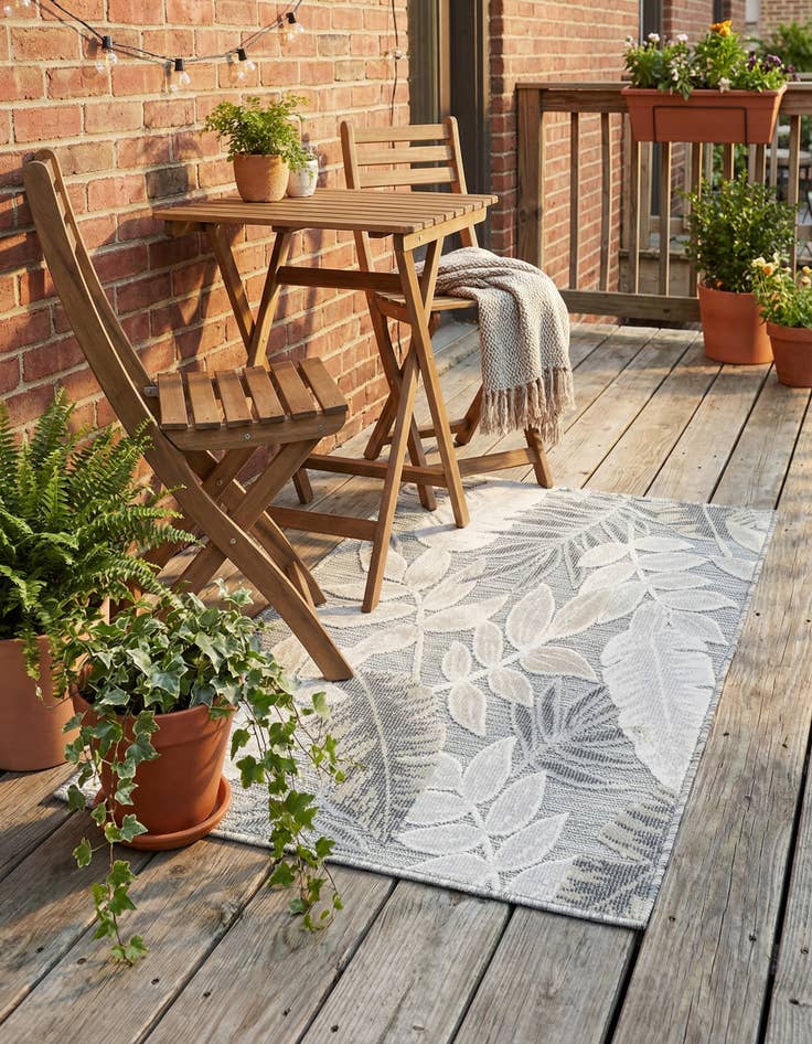 Detail image of  2' 2 x 3'  Washable Botanical Indoor / Outdoor Rug