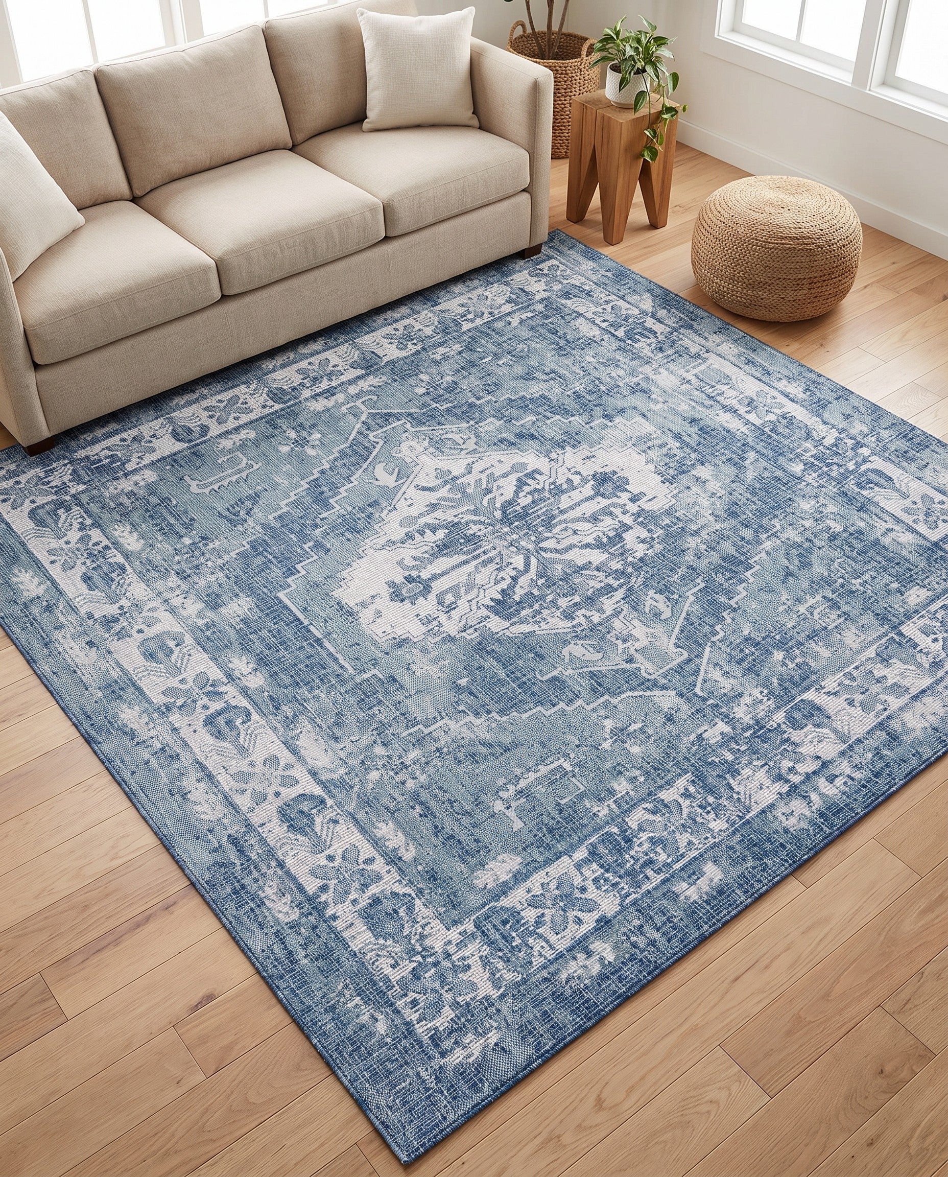 7' 10 x 7' 10 Easy-Clean Traditional Indoor / Outdoor Square Rug