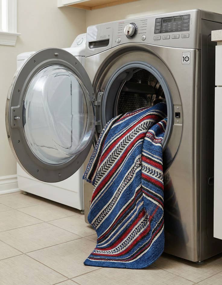 Detail image of 7' 10 x 7' 10  Washable Yara Square Rug