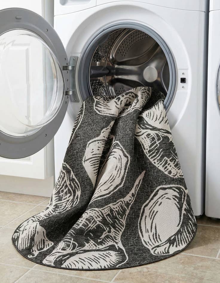 Detail image of 6' x 6'  Washable Coastal Indoor / Outdoor Round Rug