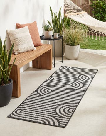 2' x 6' Easy-Clean Modern Indoor / Outdoor Runner Rug