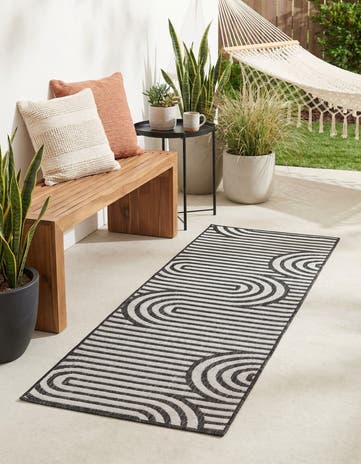 2' x 6' Easy-Clean Modern Indoor / Outdoor Runner Rug