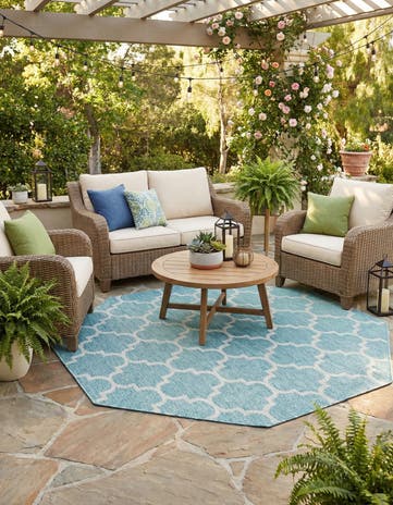 7' 10 x 7' 10 Easy-Clean Lattice Indoor / Outdoor Octagon Rug