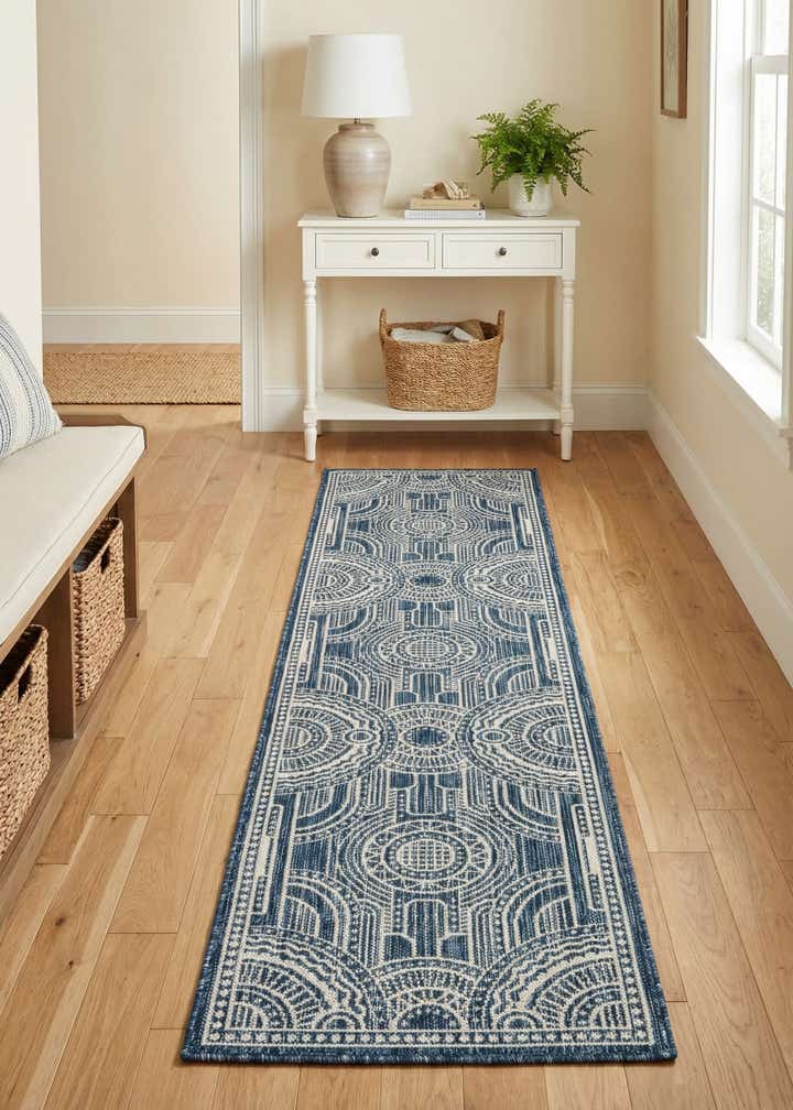 2' x 8' Easy-Clean Traditional Indoor / Outdoor Runner Rug
