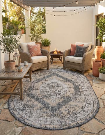 Charcoal Gray Easy-Clean Traditional Indoor / Outdoor Oval Rug