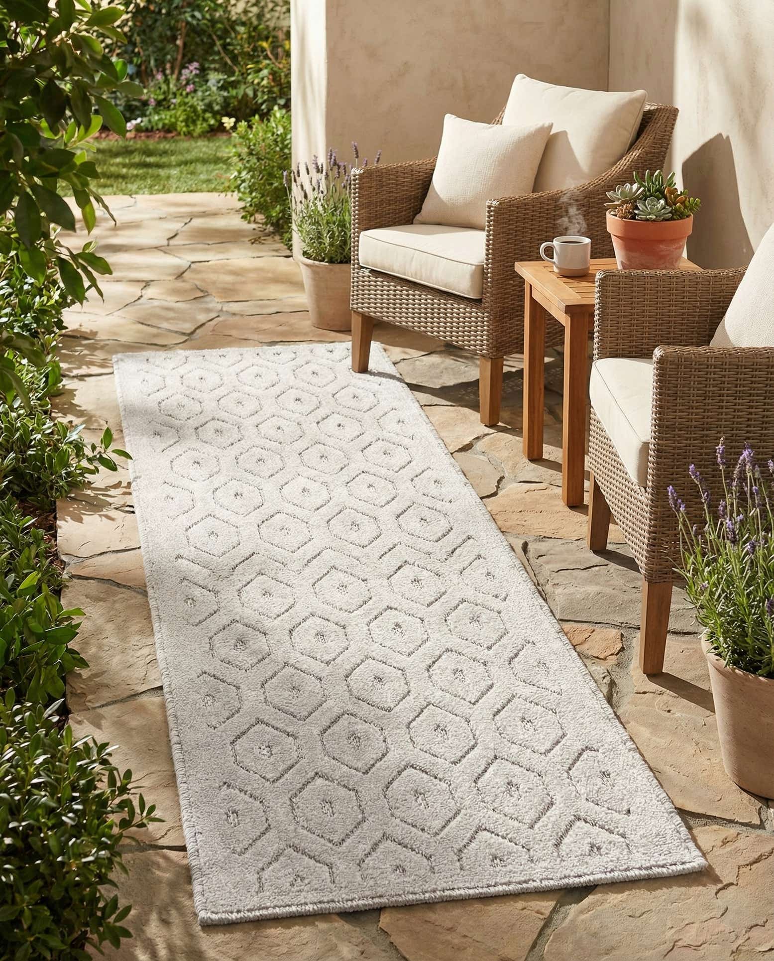 2' x 6' Easy-Clean Trellis Textured Indoor / Outdoor Runner Rug