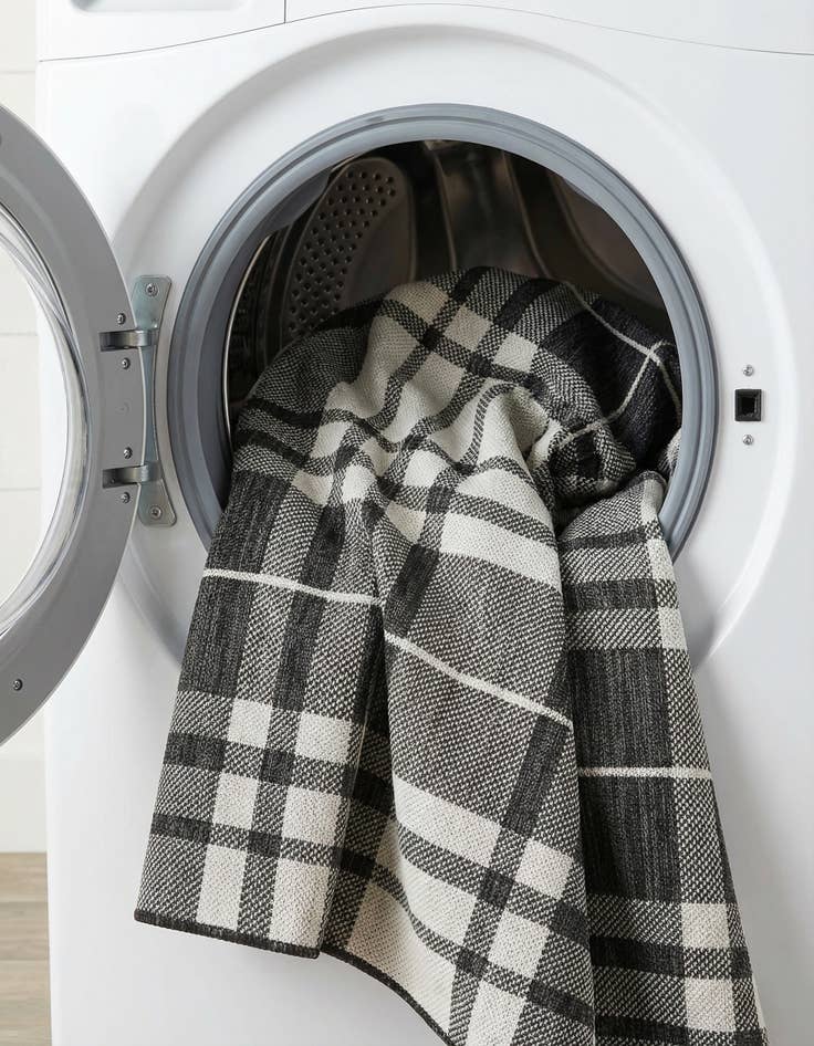 Detail image of 5' 3 x 7'  Washable Checkered Indoor / Outdoor Rug