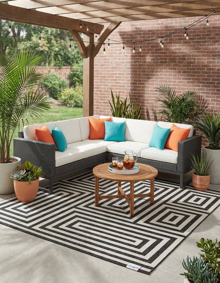 Detail image of 7' 10 x 7' 10  Washable Modern Indoor / Outdoor Square Rug