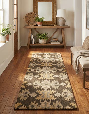 2' 7 x 8' Luna Runner Rug