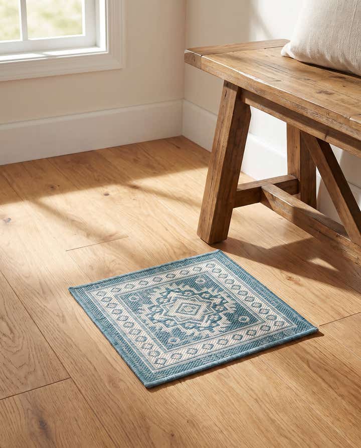 1' 4 x 1' 4 Easy-Clean Aztec Indoor / Outdoor Sample Rug