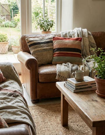 1' 7 x 1' 7 Hand Woven Pillow Wool Square Rug