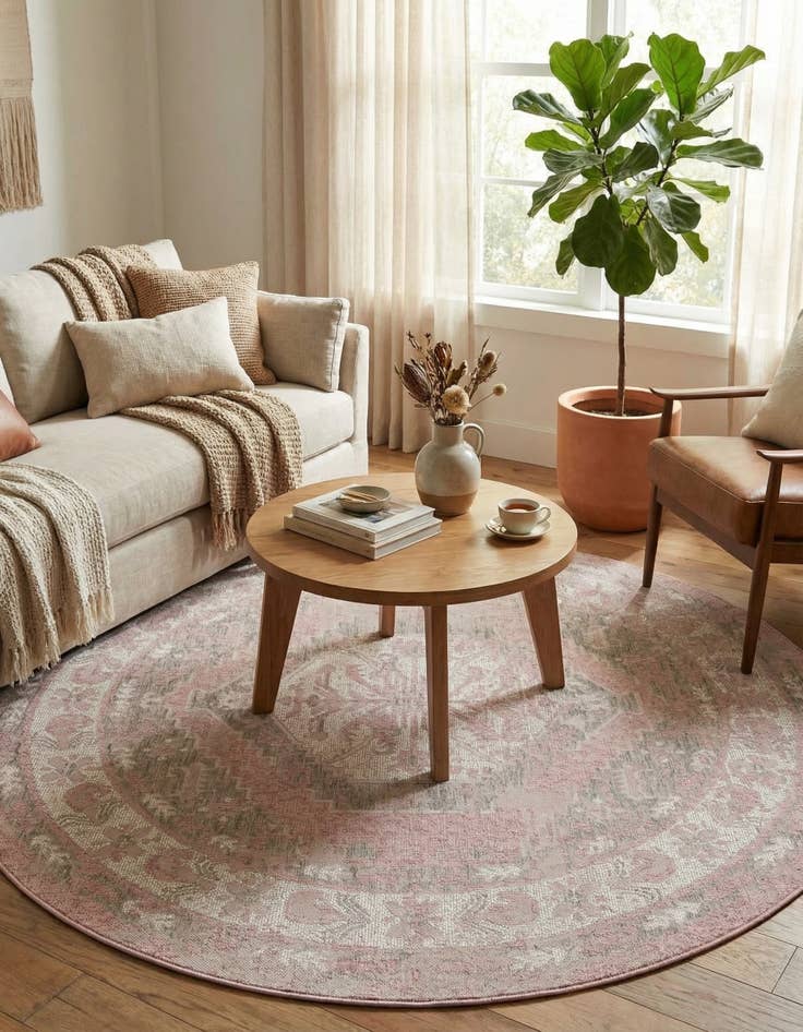 Detail image of 7' 10 x 7' 10  Washable Traditional Indoor / Outdoor Round Rug