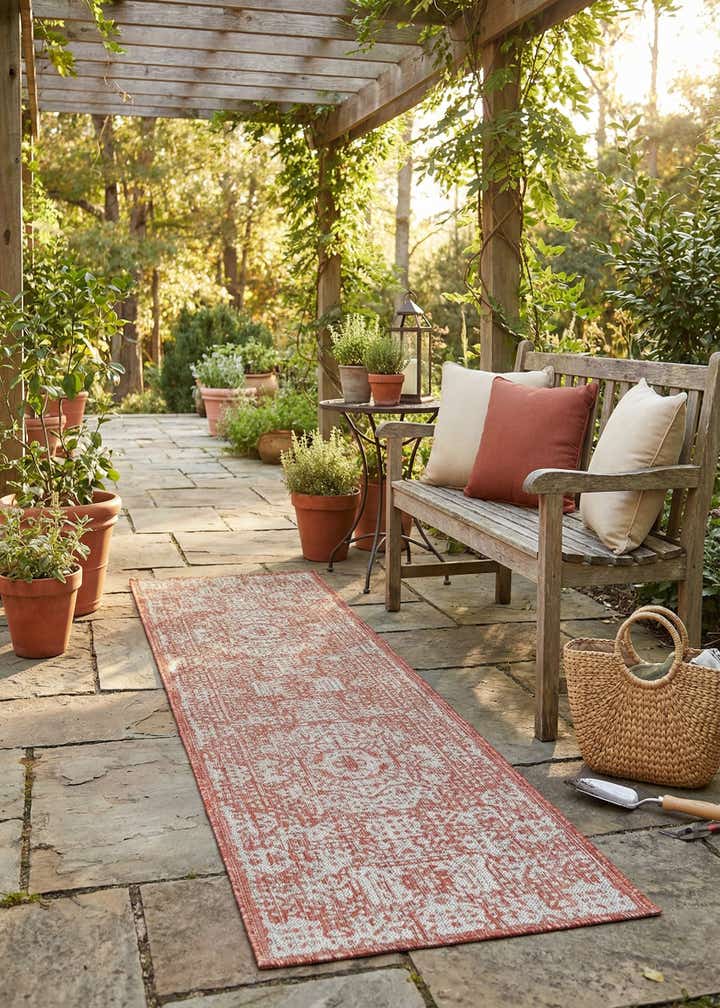 2' x 8' Easy-Clean Traditional Indoor / Outdoor Runner Rug