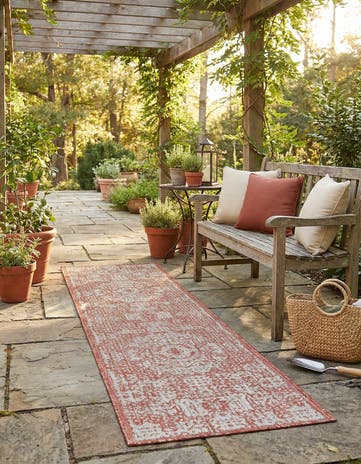 2' x 8' Easy-Clean Traditional Indoor / Outdoor Runner Rug