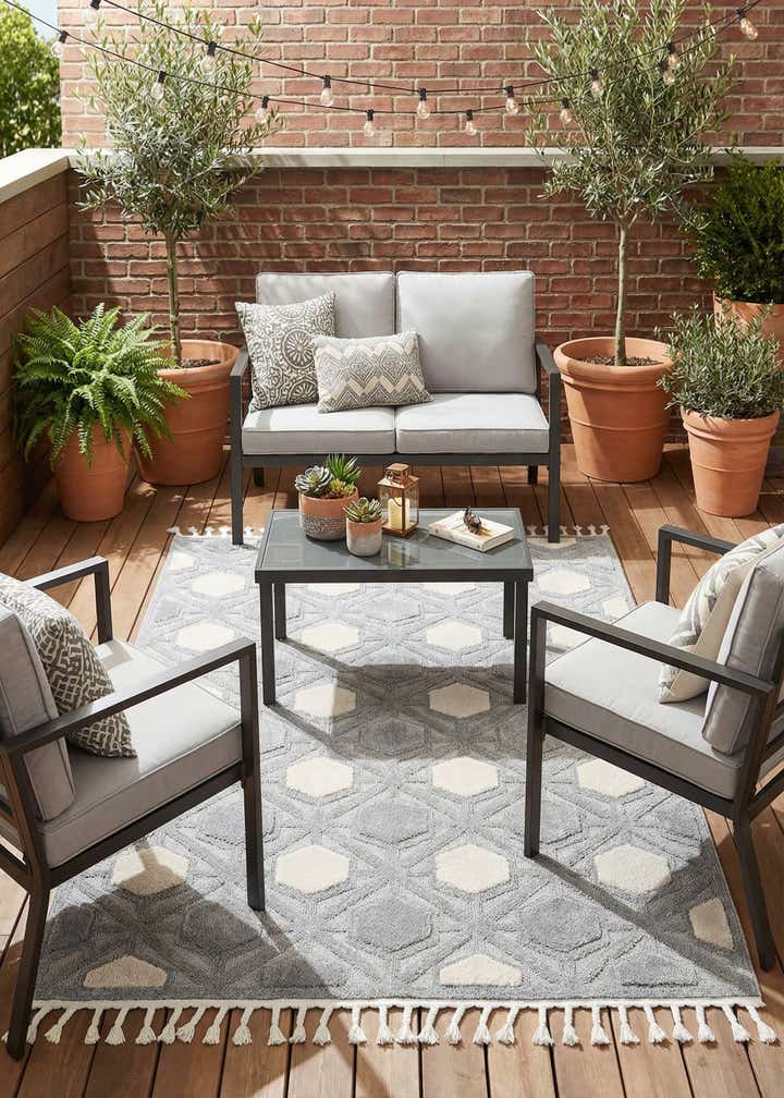 5' 3 x 7' 8 Easy-Clean Modern Indoor / Outdoor Rug