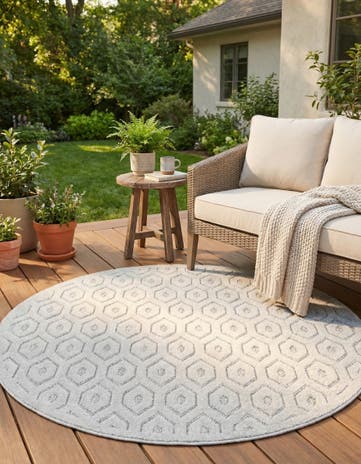 5' 3 x 5' 3 Easy-Clean Trellis Textured Indoor / Outdoor Round Rug