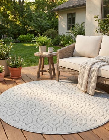 5' 3 x 5' 3 Easy-Clean Trellis Textured Indoor / Outdoor Round Rug