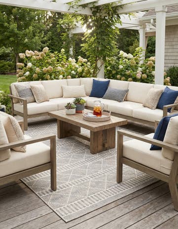 Gray Easy-Clean Trellis Indoor / Outdoor Rug