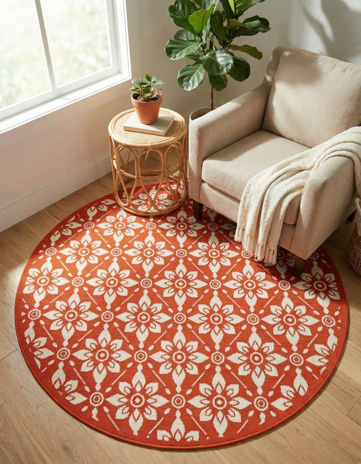 Detail image of 5' x 5' Easy-Clean Trellis Indoor / Outdoor Round Rug