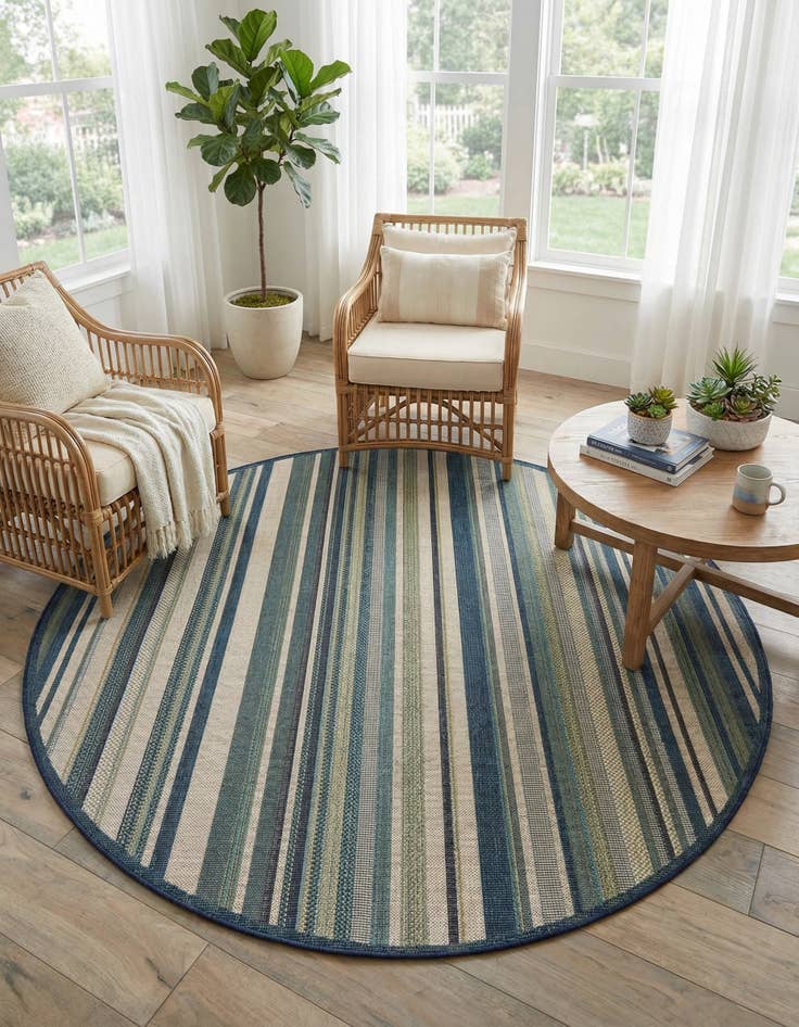 Detail image of 7' 10 x 7' 10  Washable Baja Indoor / Outdoor Round Rug