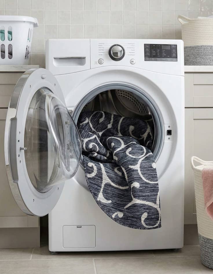 Detail image of 4' x 4'  Washable Botanical Indoor / Outdoor Round Rug