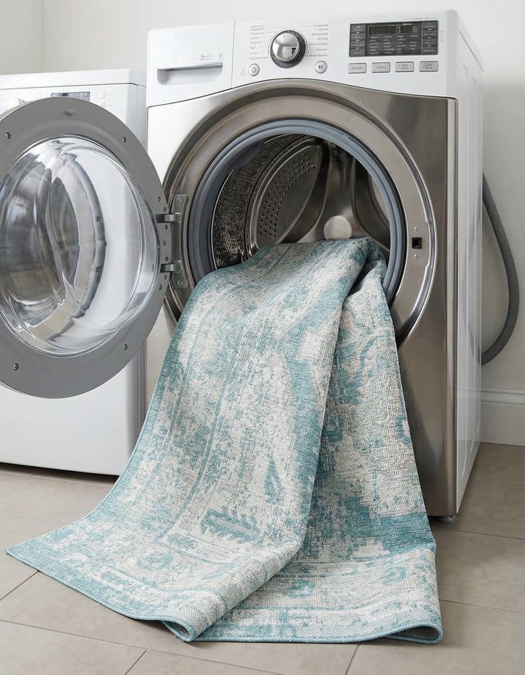 Detail image of 7' 10 x 7' 10  Washable Traditional Indoor / Outdoor Square Rug