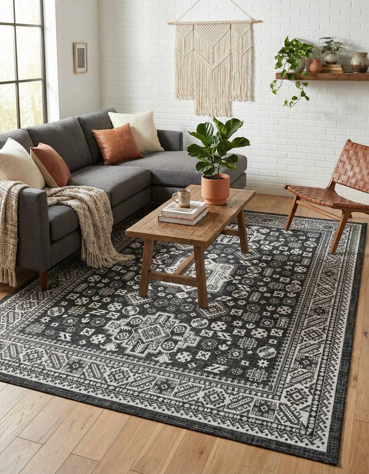 Detail image of 7' 10 x 10' Easy-Clean Aztec Indoor / Outdoor Rug