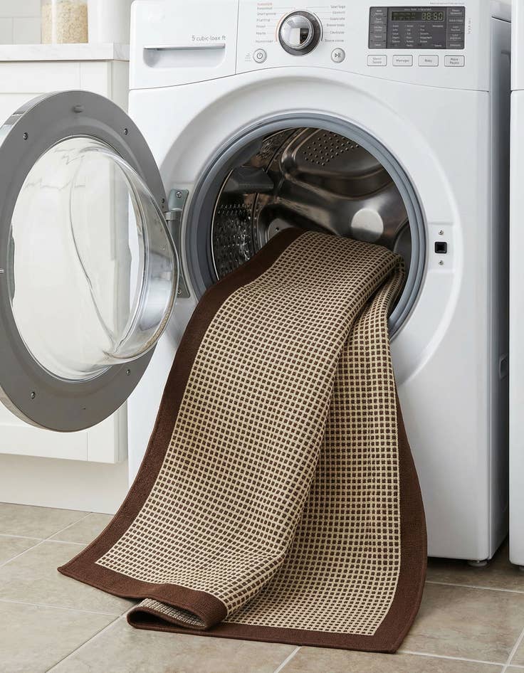 Detail image of 6' x 9'  Washable Border Indoor / Outdoor Rug