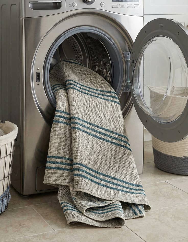 Detail image of 4' x 4'  Washable Jill Zarin Anguilla Indoor / Outdoor Round Rug