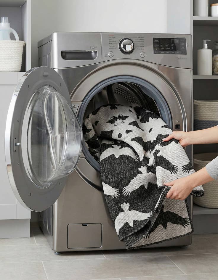 Detail image of 5' 3 x 7'  Washable Modern Indoor / Outdoor Rug