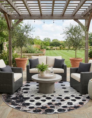 7' 10 x 7' 10 Easy-Clean Modern Indoor / Outdoor Round Rug