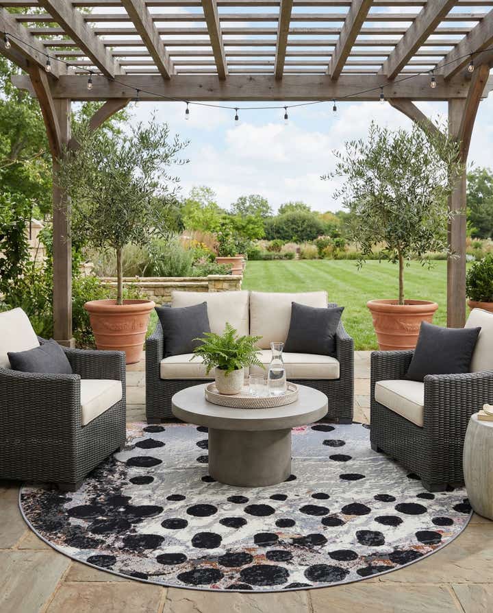 7' 10 x 7' 10 Easy-Clean Modern Indoor / Outdoor Round Rug