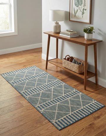 2' 7 x 5' 3 Easy-Clean Lattice Indoor / Outdoor Runner Rug