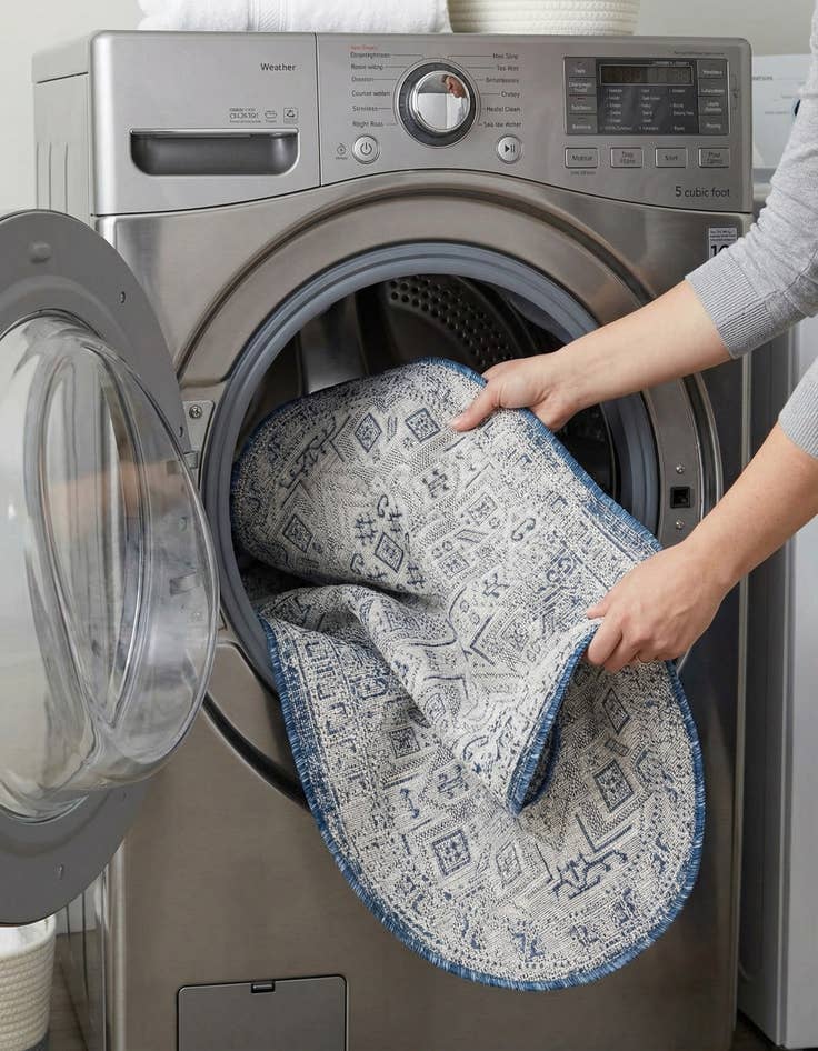 Detail image of 3' x 5' 3  Washable Aztec Indoor / Outdoor Oval Rug