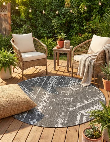 7' 10 x 7' 10 Easy-Clean Bohemian Indoor / Outdoor Round Rug